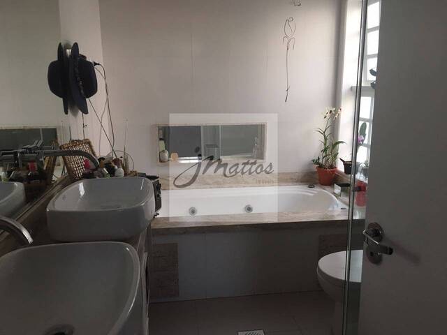 Casa para Venda em Santana de Parnaíba - 2